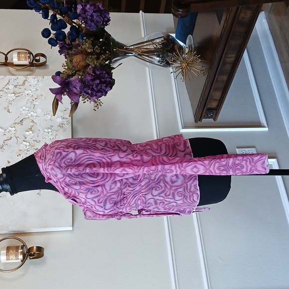 Wild Fable Pink Semi Sheer Geometric Print Long Sleeves Blouse. XS - Picture 13 of 17